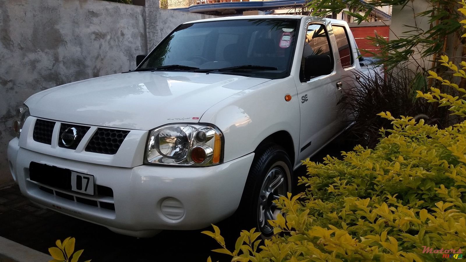 2007' Nissan Navara photo #3