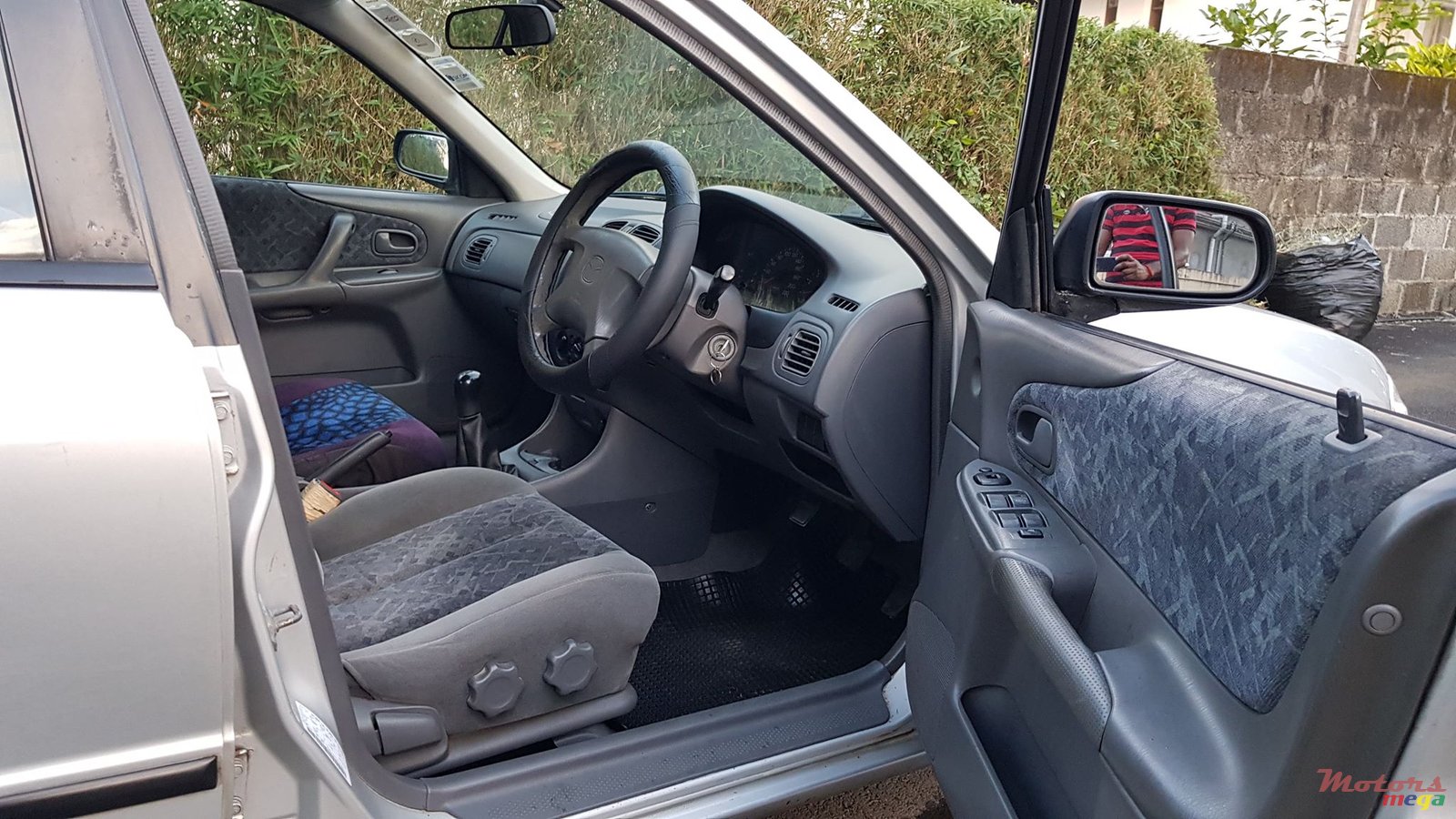 1999' Mazda 323 Protegé photo #5