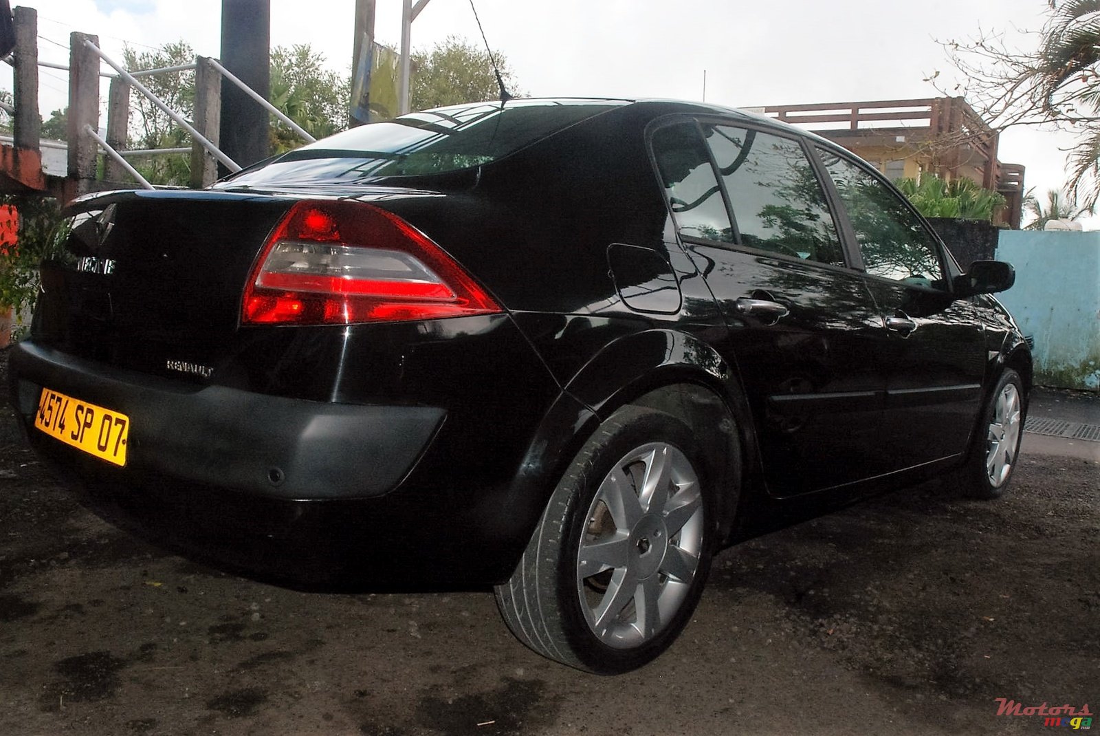 2007' Renault Megane photo #1