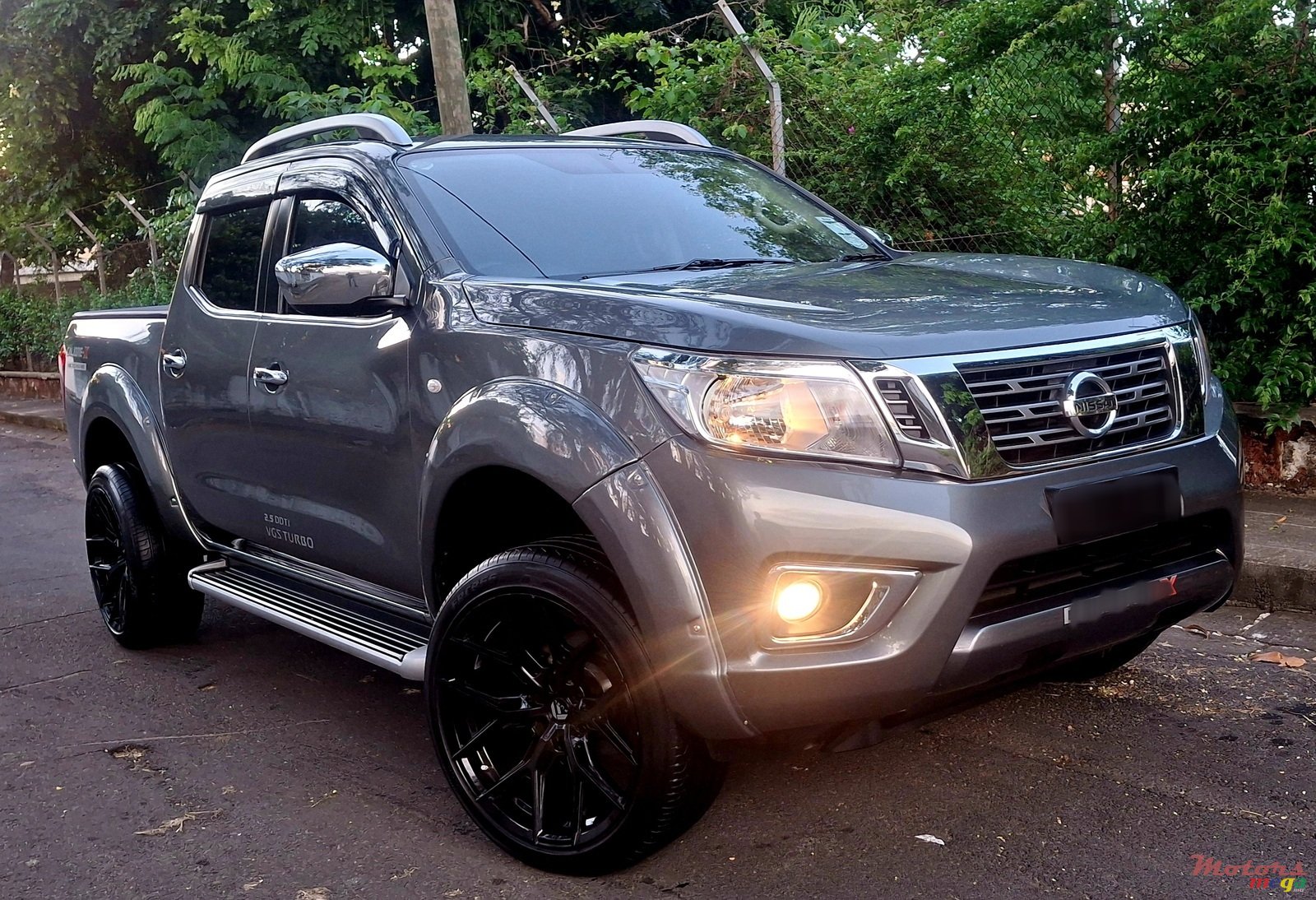 2019' Nissan Navara photo #1