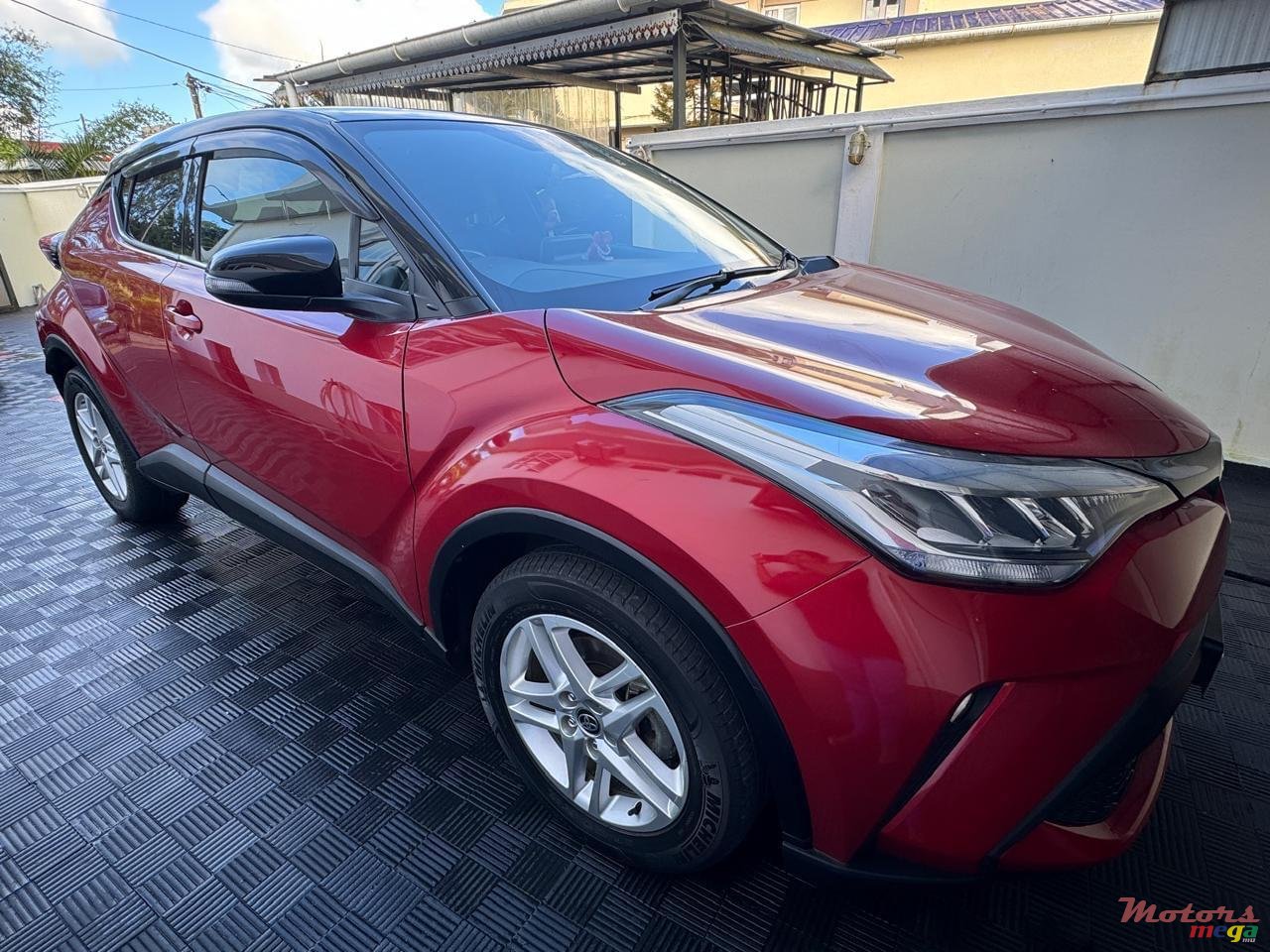 2020' Toyota C-HR photo #2