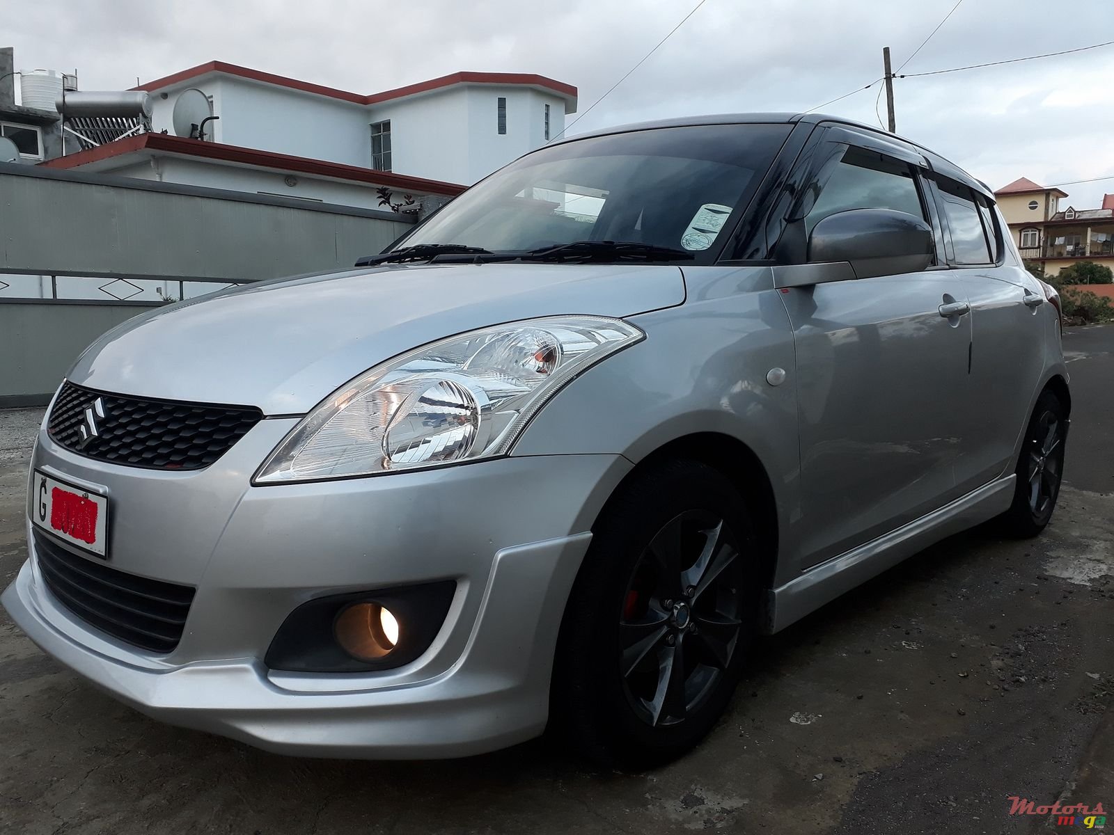 2013' Suzuki Swift photo #4