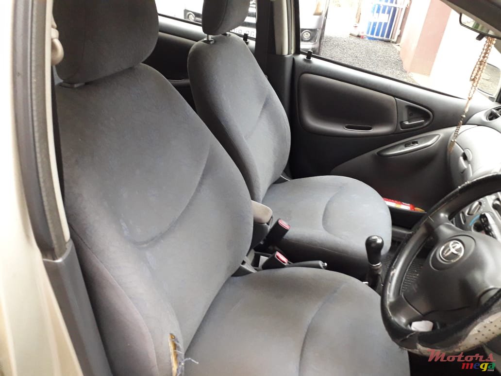 2002' Toyota Vitz No Modifications. photo #2