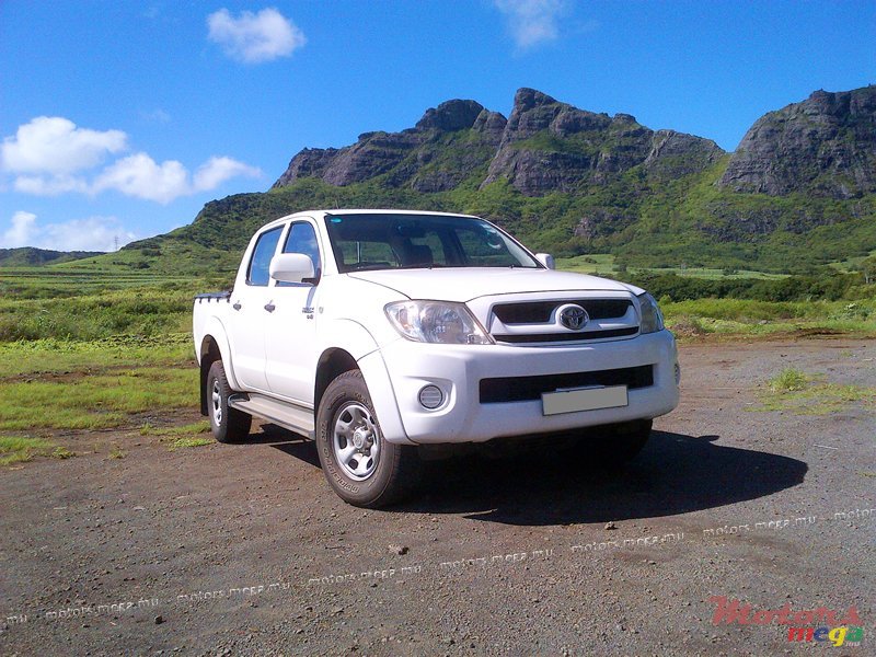 2009' Toyota Hilux 2.5 TURBO 2x4 photo #1