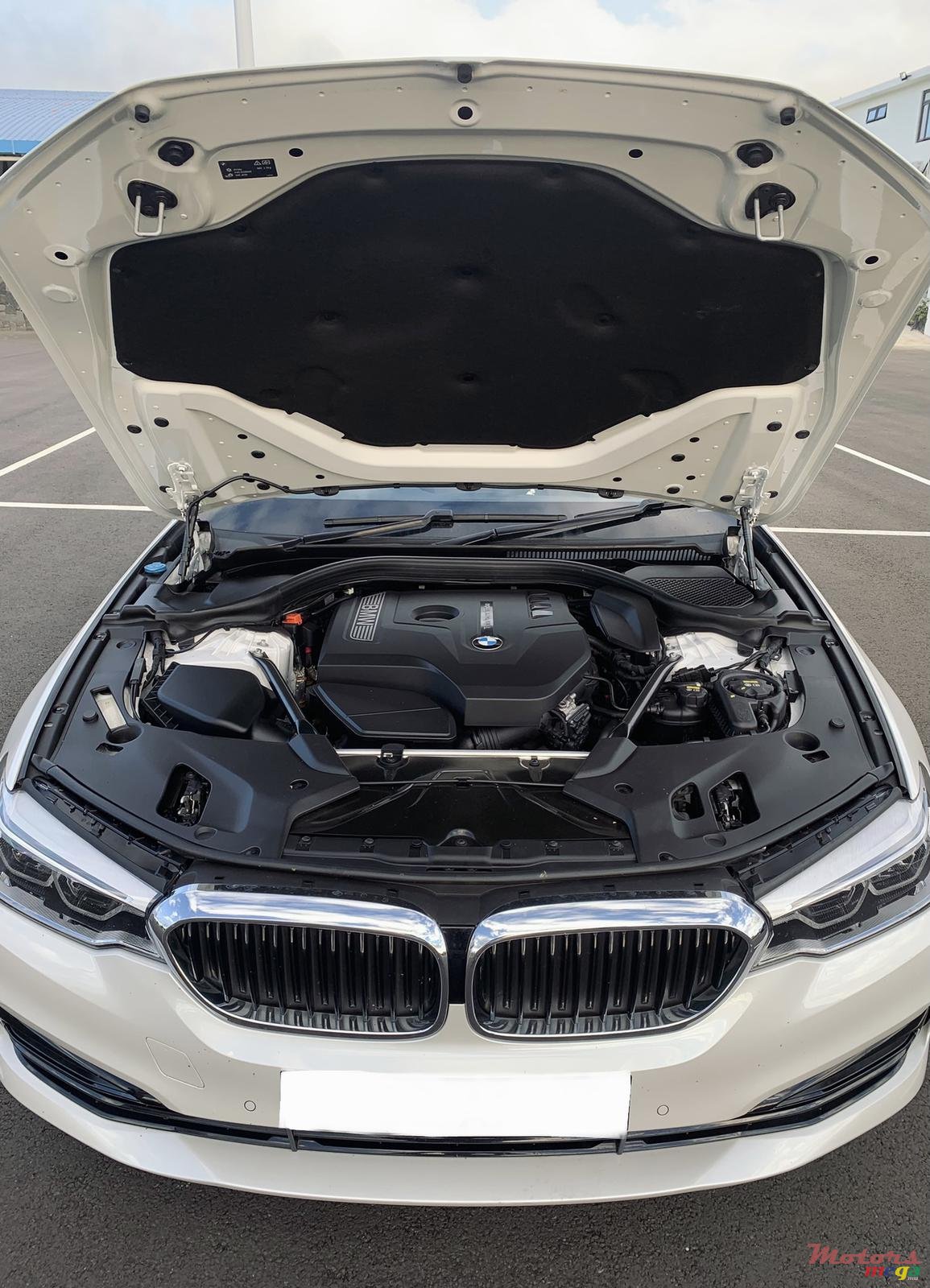 2017' BMW 5 Series 530i Sport Line (G30) photo #7