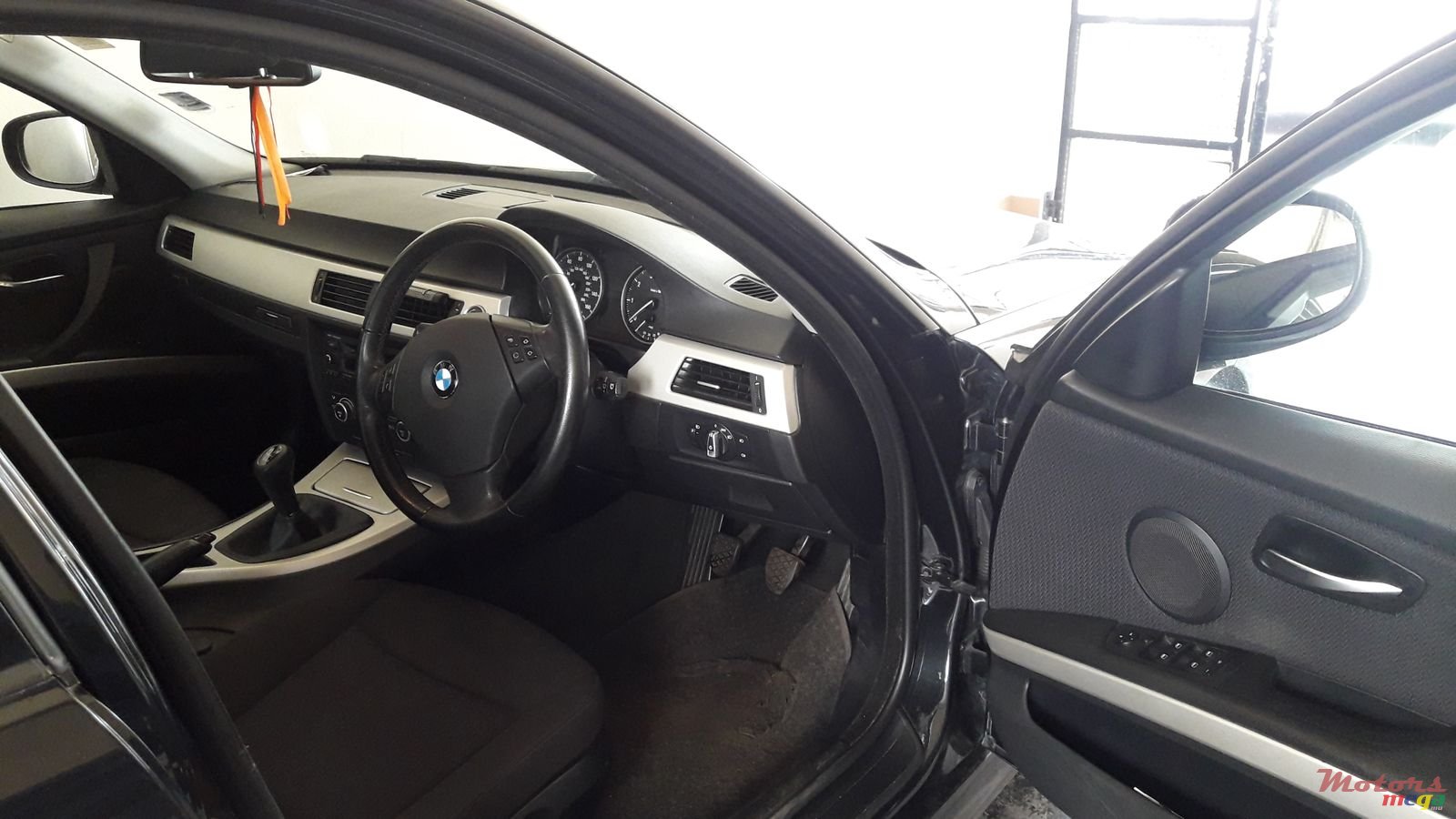 2008' BMW 318 photo #3