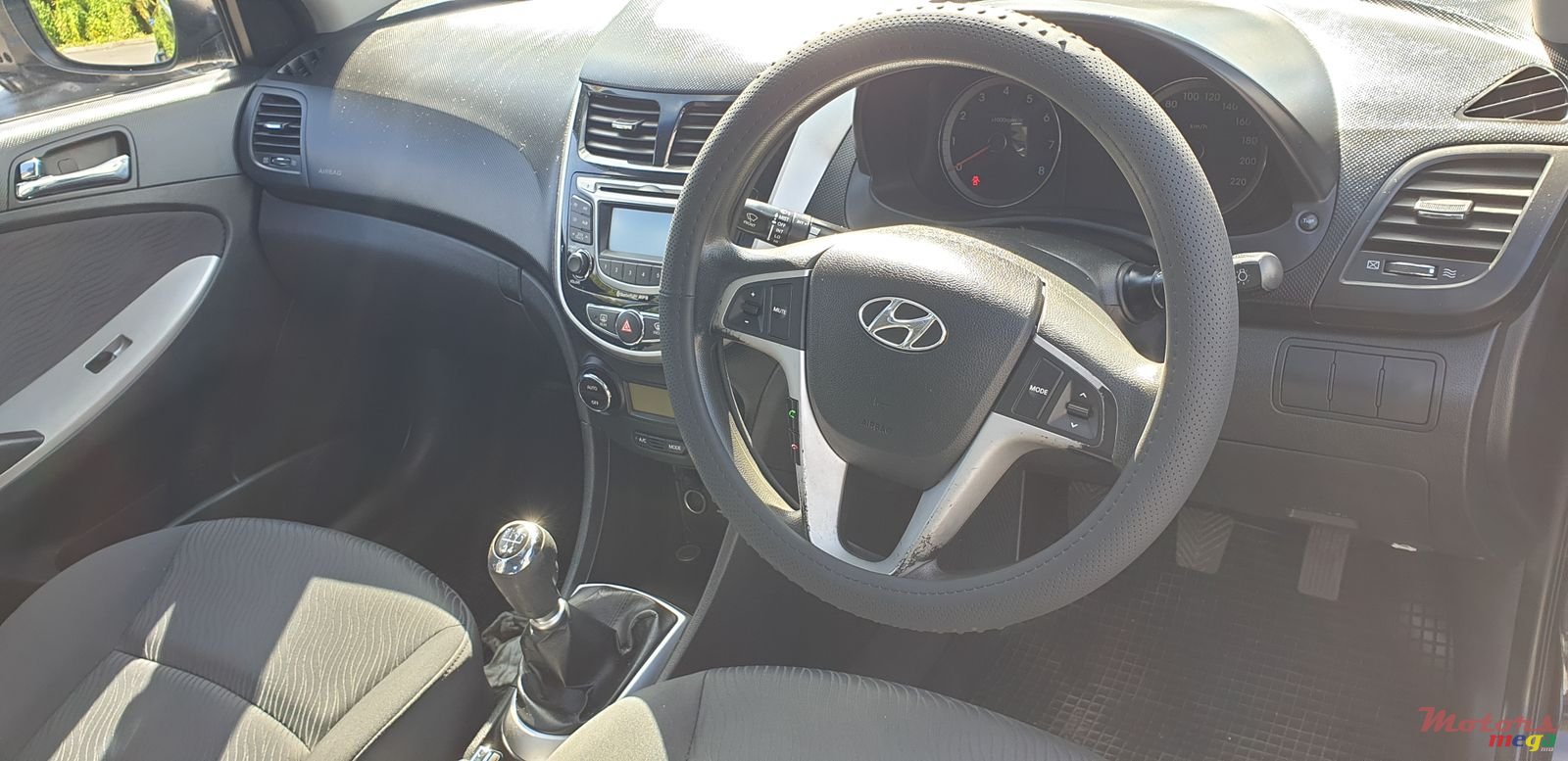 2012' Hyundai Accent photo #4