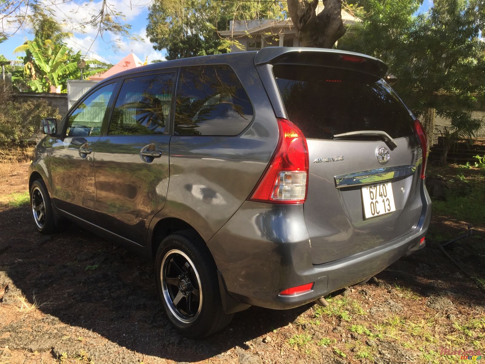 2013' Toyota Avanza photo #3