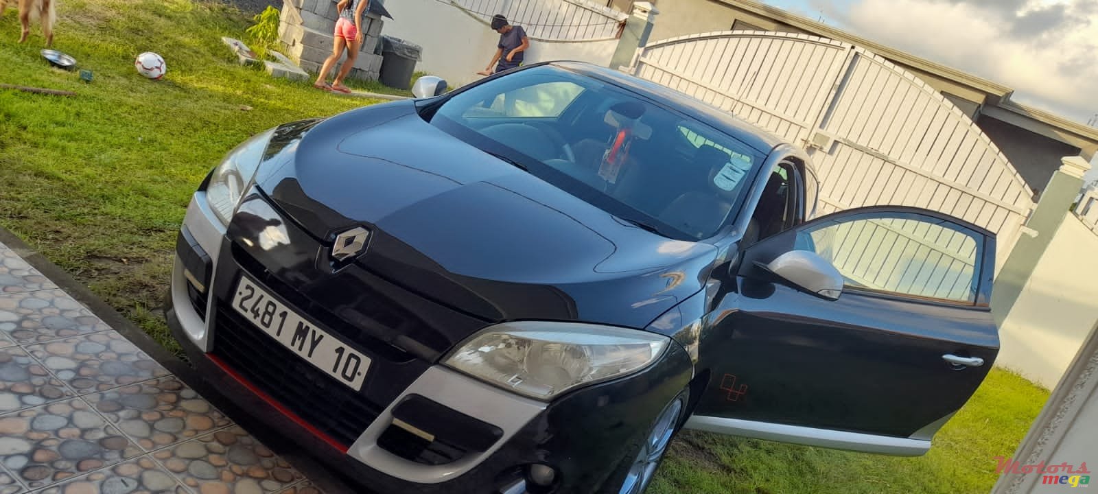 2010' Renault Megane photo #3