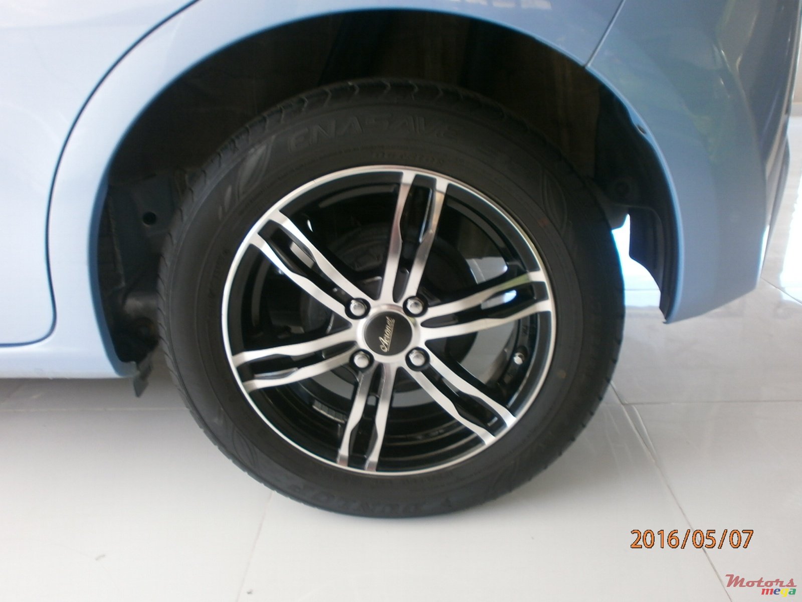 2012' Honda Fit hybrid photo #6