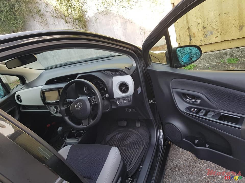 2015' Toyota Vitz photo #4