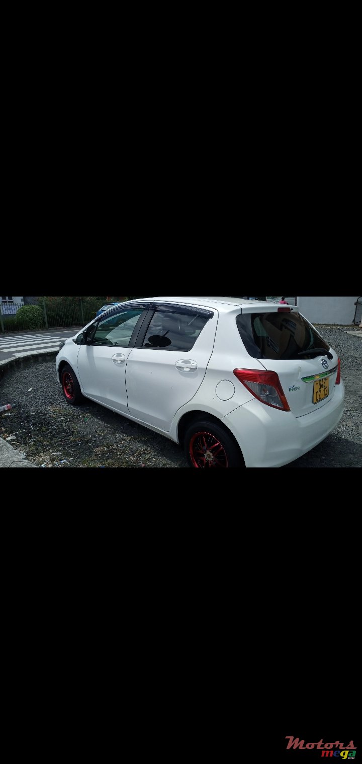 2013' Toyota Vitz photo #3