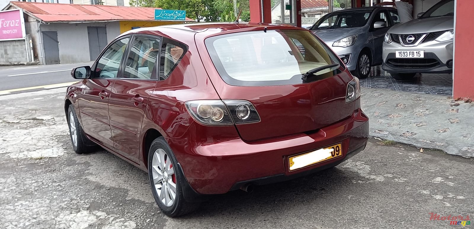 2009' Mazda 3 Hatchback photo #3