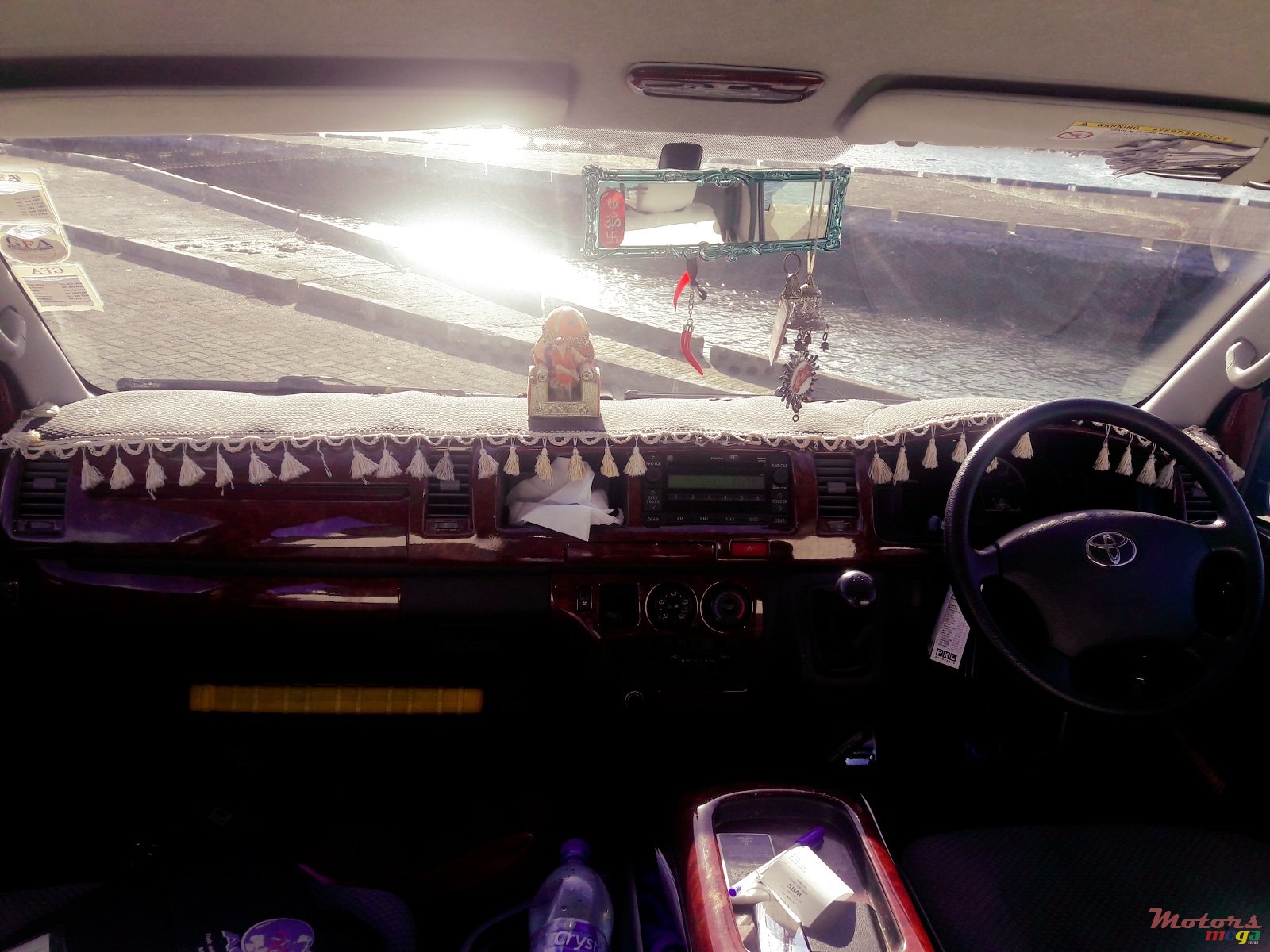 2011' Toyota HiAce photo #2