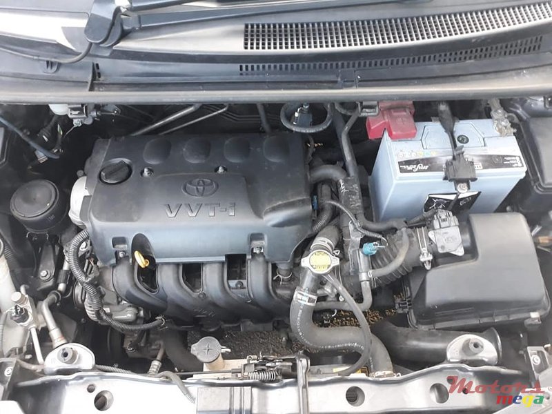2014' Toyota Yaris photo #3