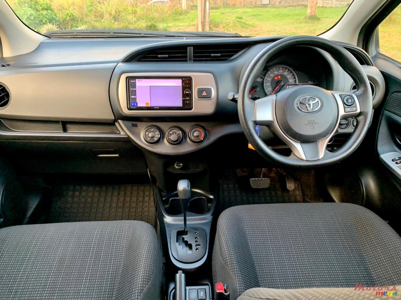 2015' Toyota Vitz photo #3