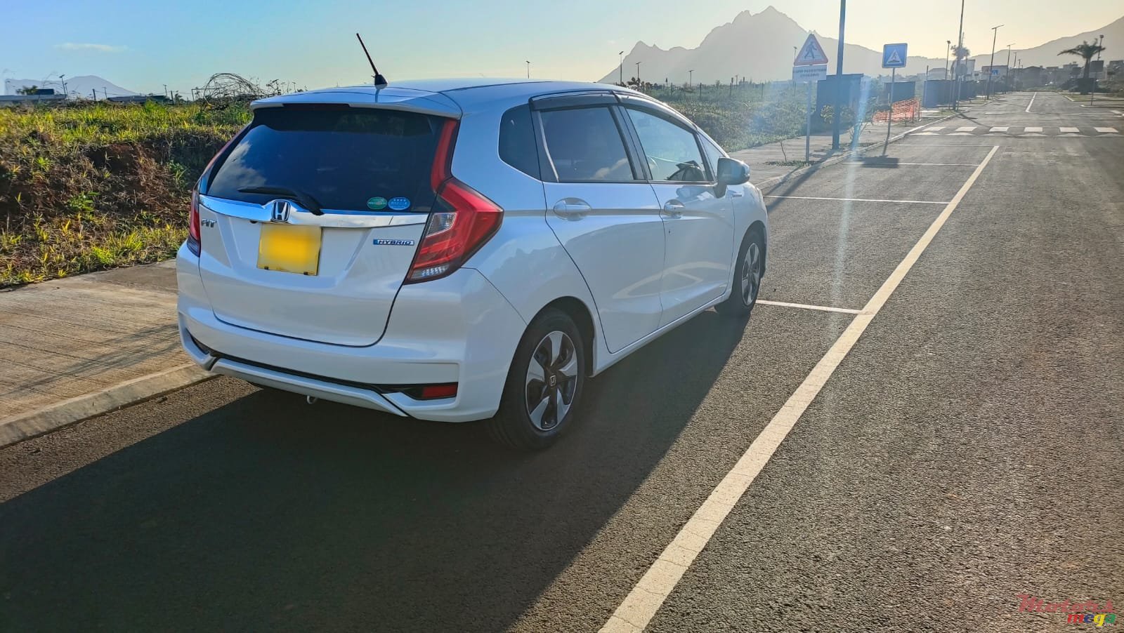 2017' Honda Fit Hybrid photo #4