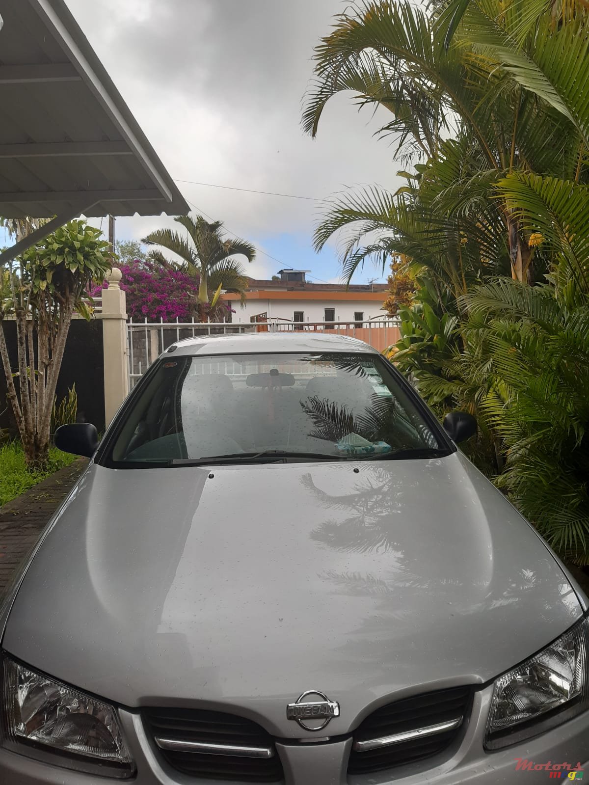 2001' Nissan Sunny photo #1