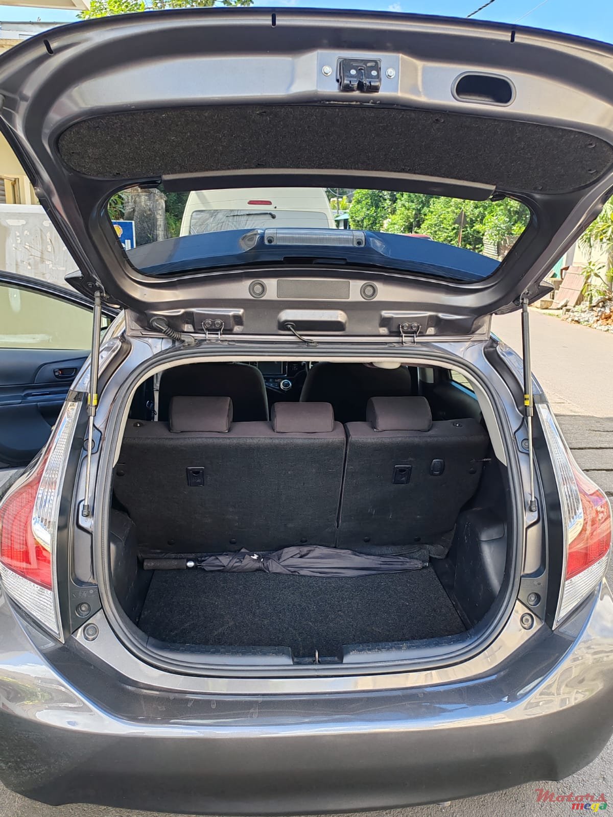 2016' Toyota Aqua photo #6