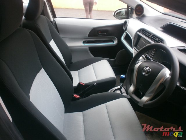 2013' Toyota Prius c AQUA JAPAN photo #3