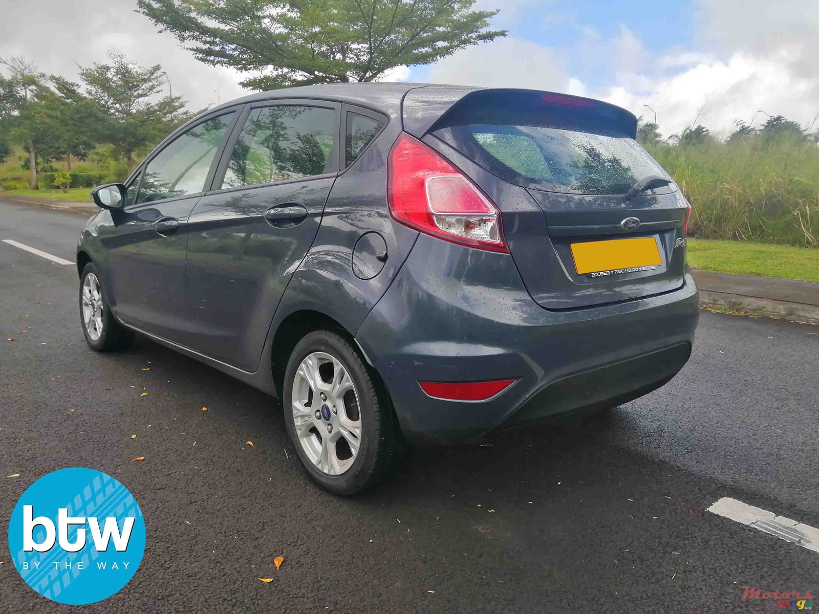 2014' Ford Fiesta photo #3