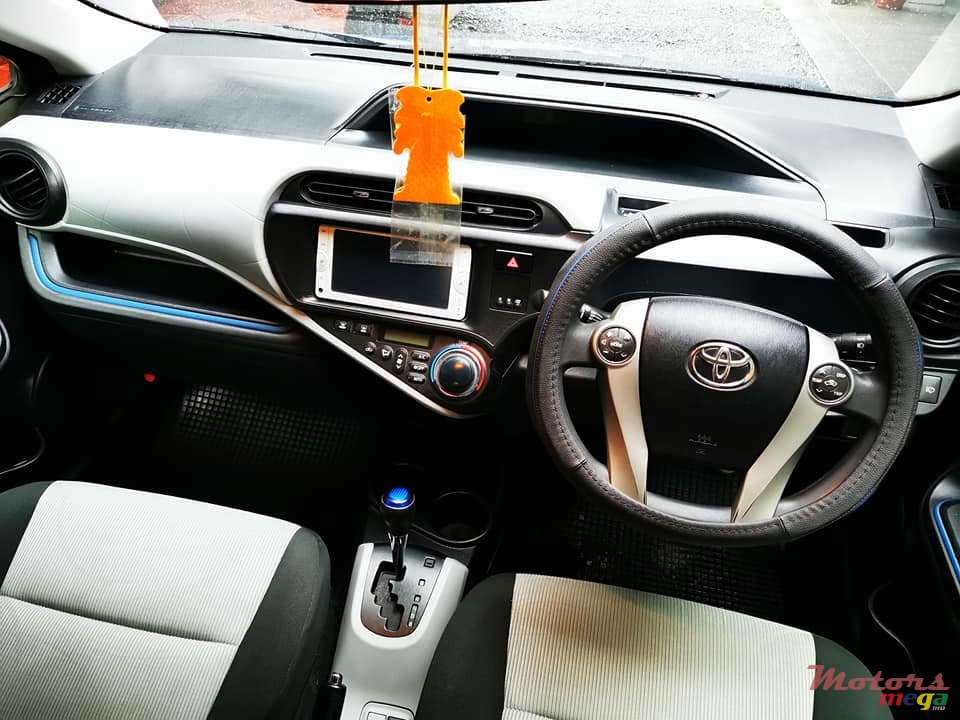 2013' Toyota Aqua photo #6