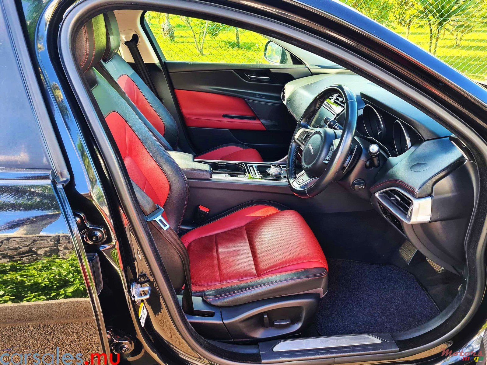 2016' Jaguar XE 25t R-Sport photo #6