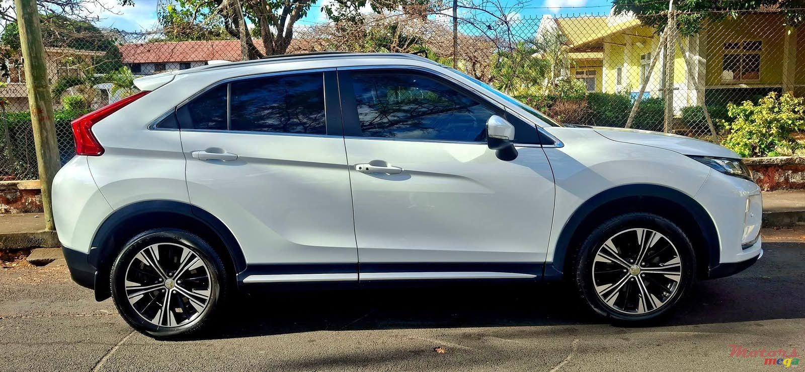 2018' Mitsubishi Excel photo #6