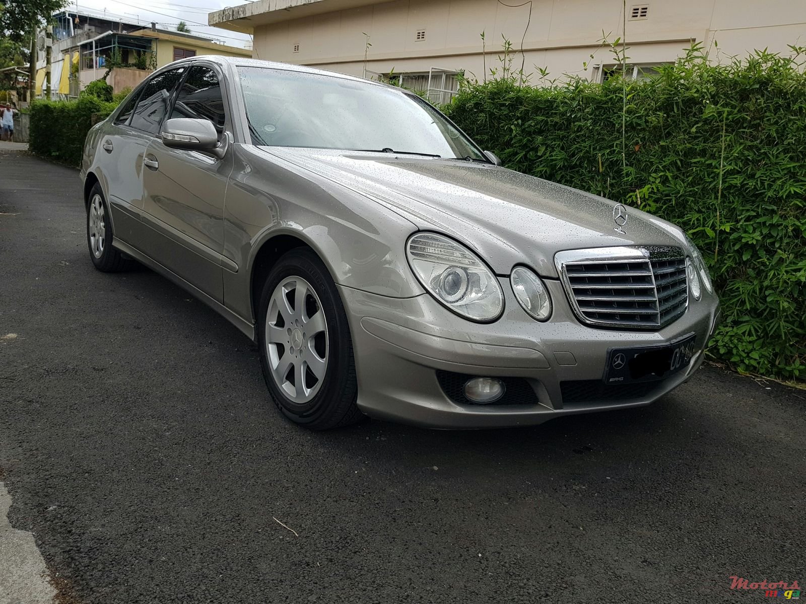 2010' Mercedes-Benz E 200 photo #1