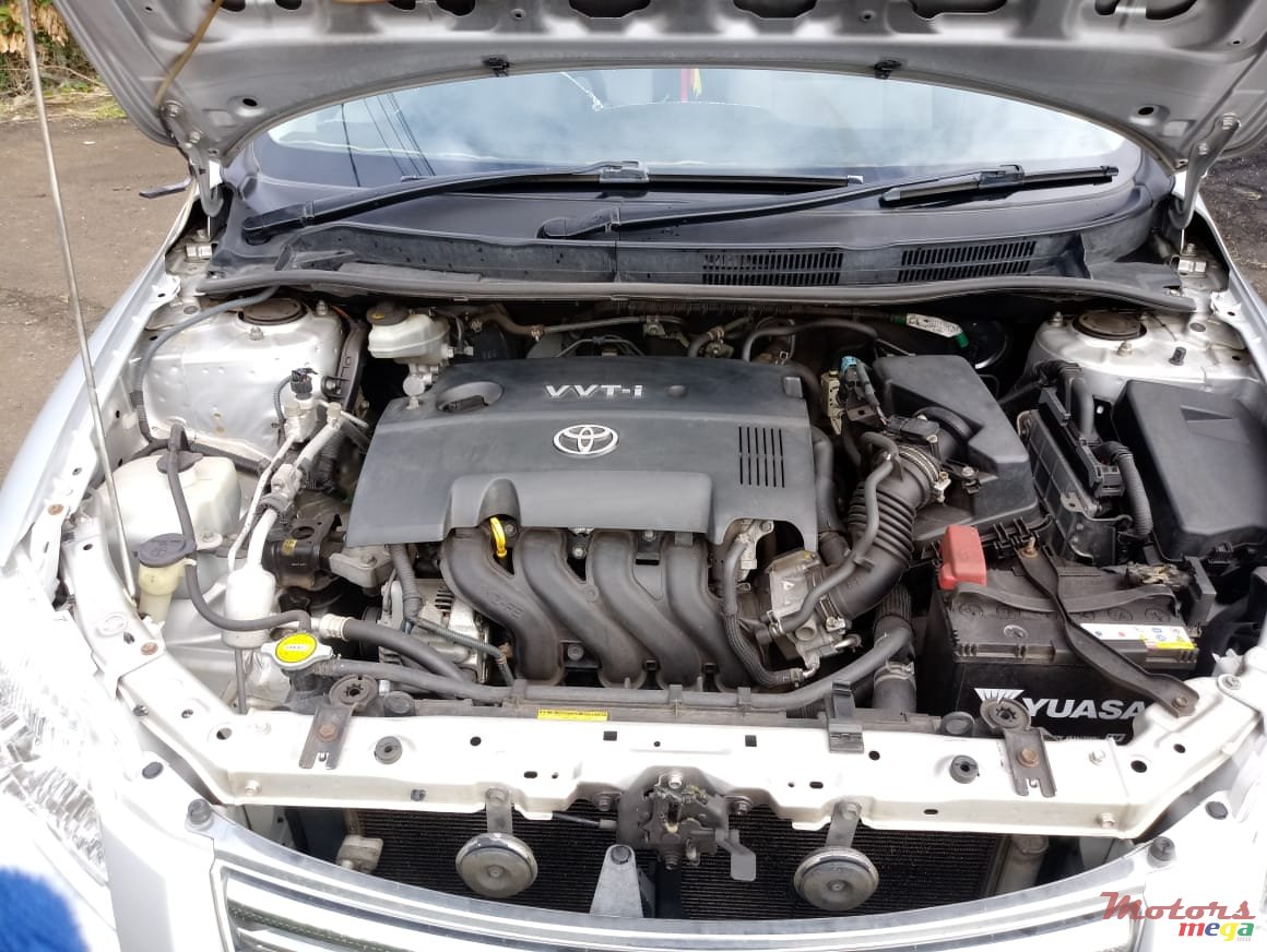 2006' Toyota Axio - photo #5