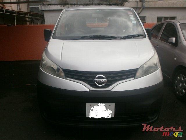 2010' Nissan NV 200 photo #1