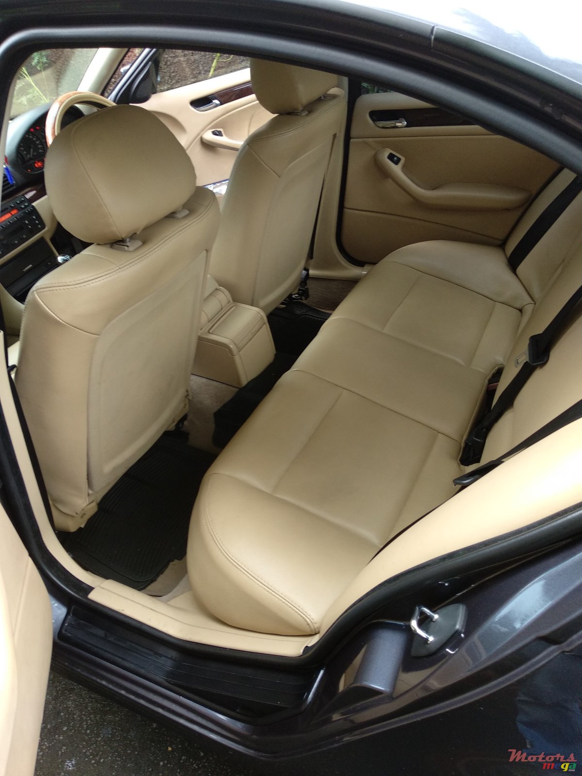 2004' BMW 318 photo #5