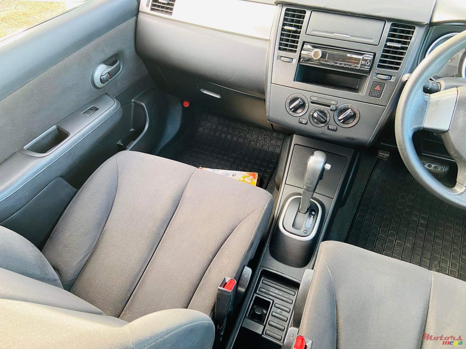 2006' Nissan Tiida photo #5