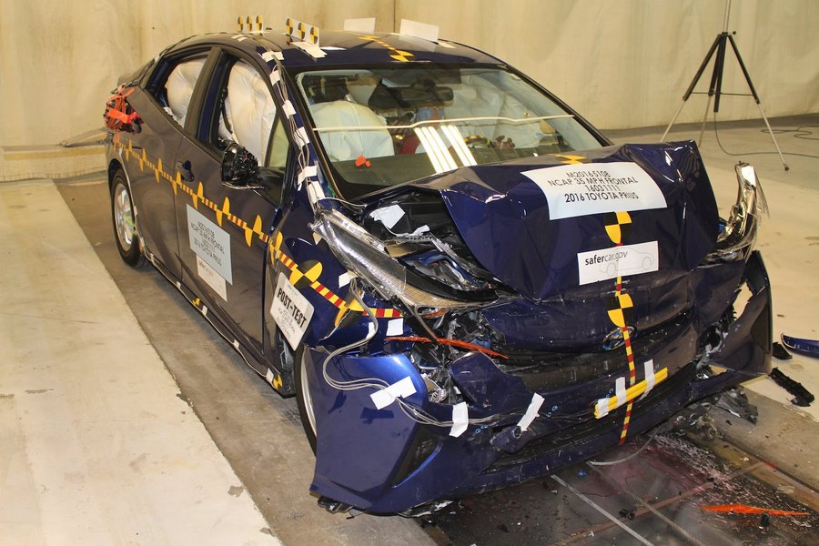 Toyota Prius, Prime perform well in NHTSA, IIHS crash tests