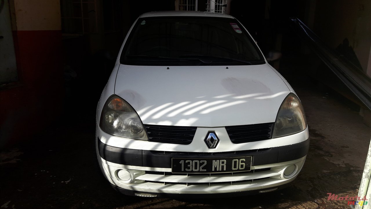2006' Renault Clio photo #1