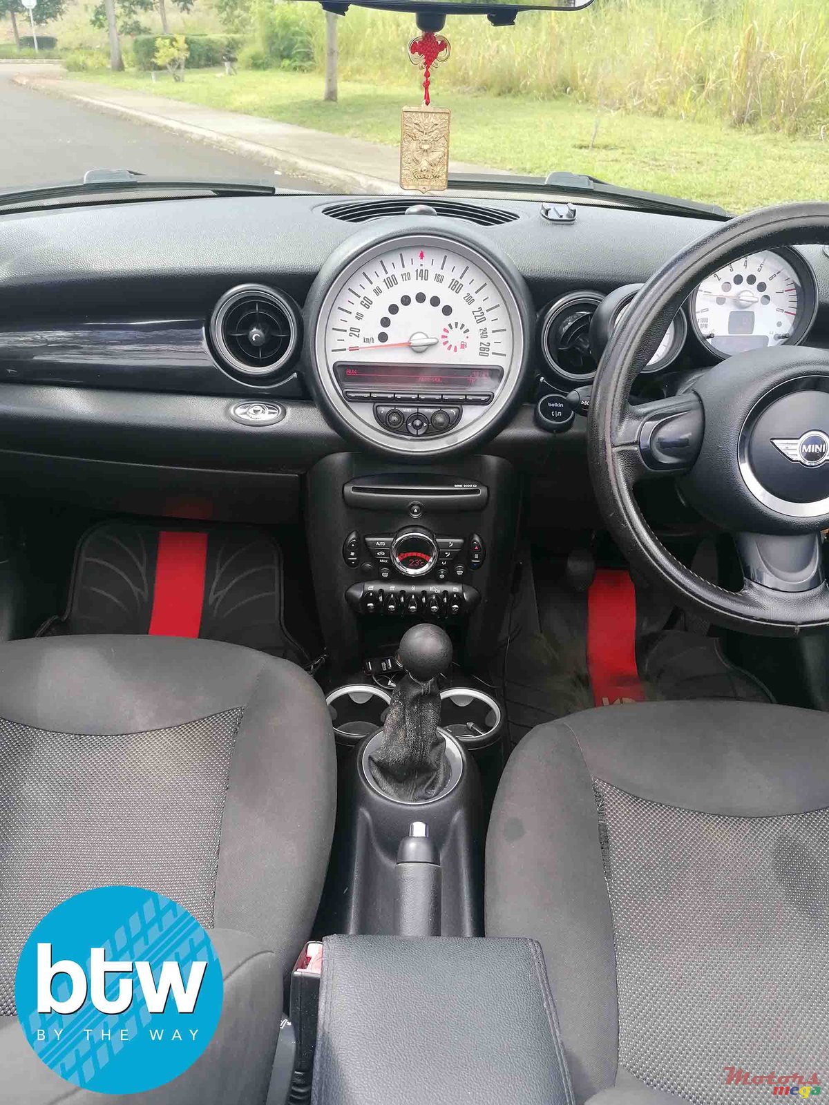 2011' MINI Cooper photo #5