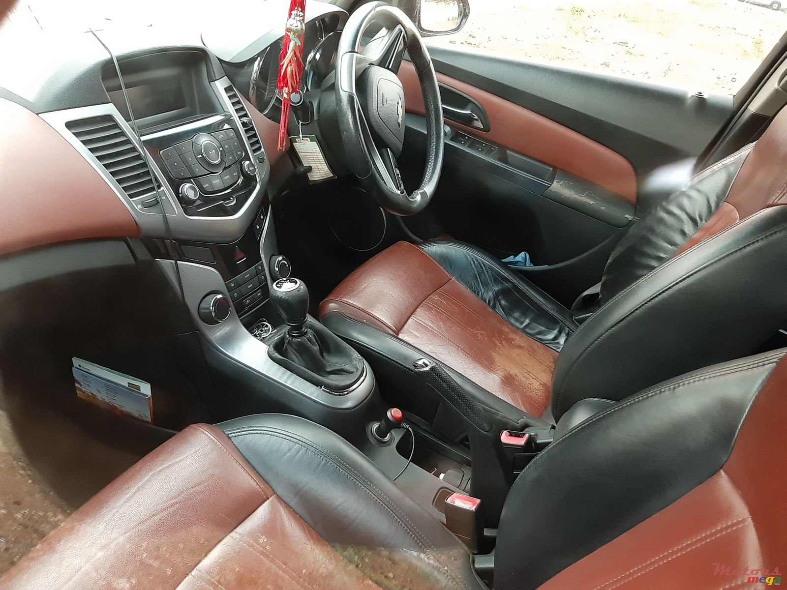 2011' Chevrolet Cruze photo #4