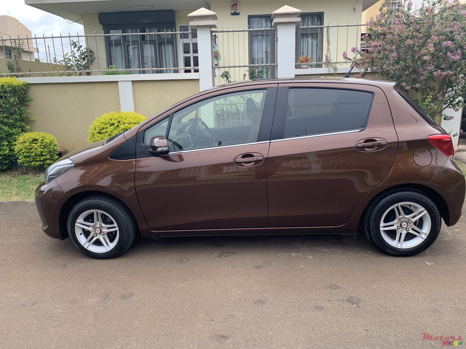 2014' Toyota Vitz photo #7