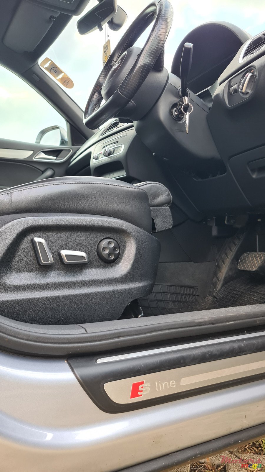 2019' Audi Q3 S-Line photo #4