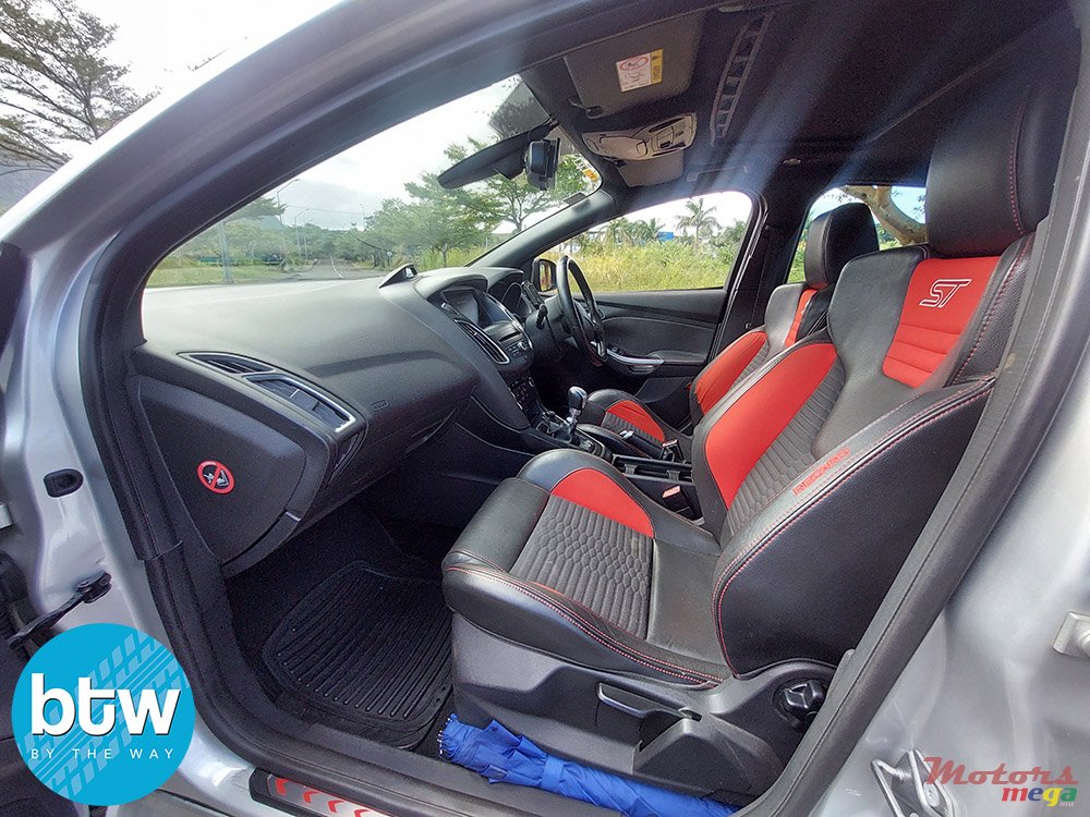 2018' Ford Focus ST photo #4