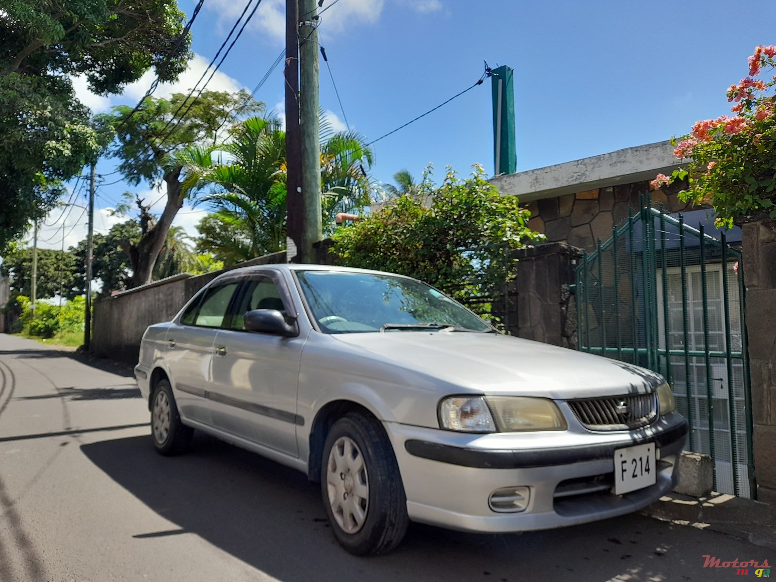 1999' Nissan Sunny photo #1