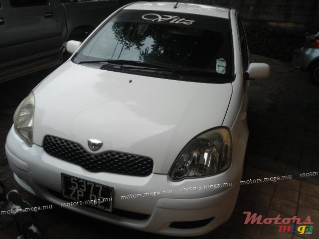 2002' Toyota vitz photo #1