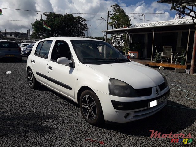 2003' Renault clio photo #1