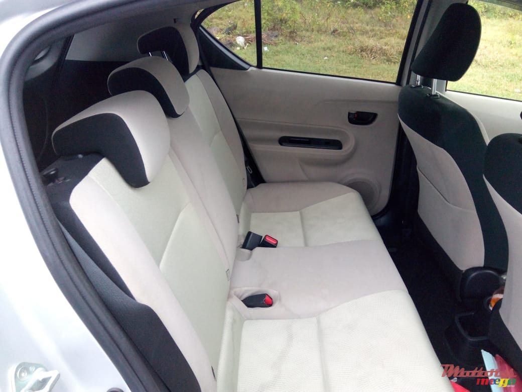 2012' Toyota photo #6