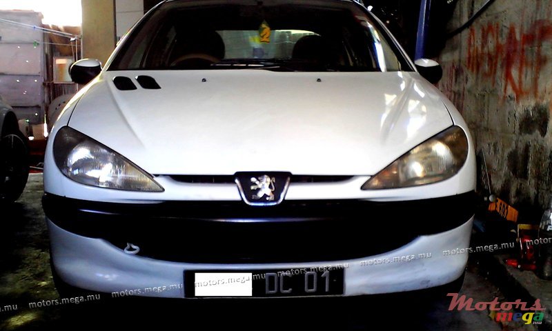 2001' Peugeot photo #1