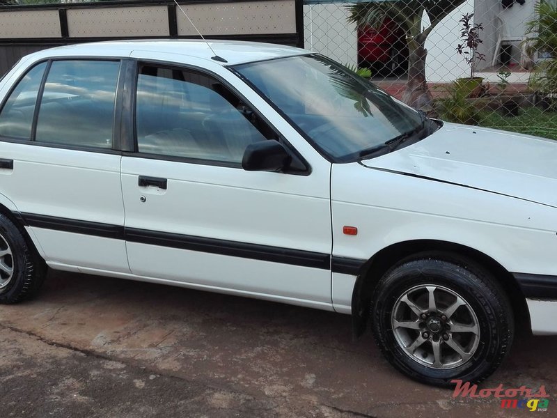 1989' Mitsubishi Lancer photo #1