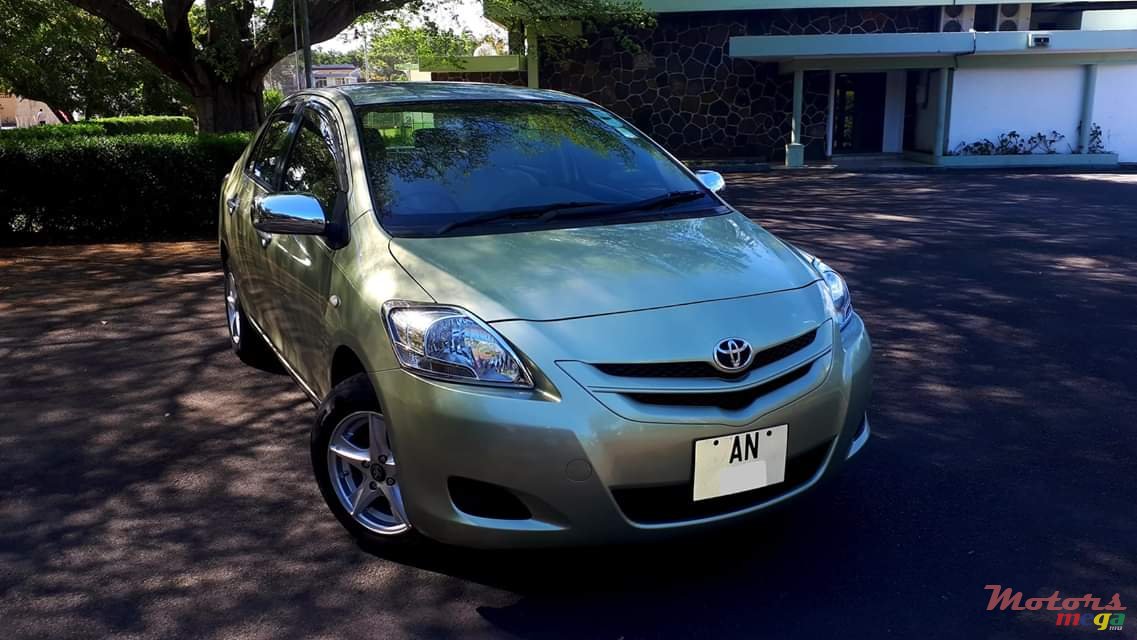2006' Toyota Belta photo #1