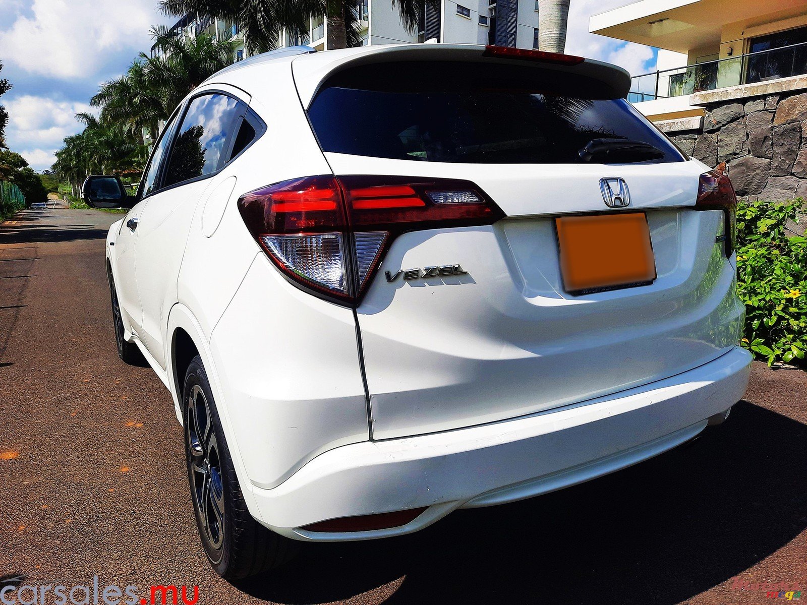 2015' Honda Vezel Z Hybrid photo #3