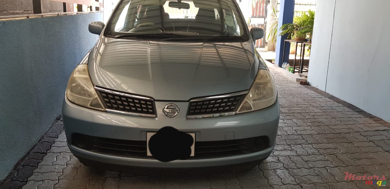 2005' Nissan Tiida photo #1