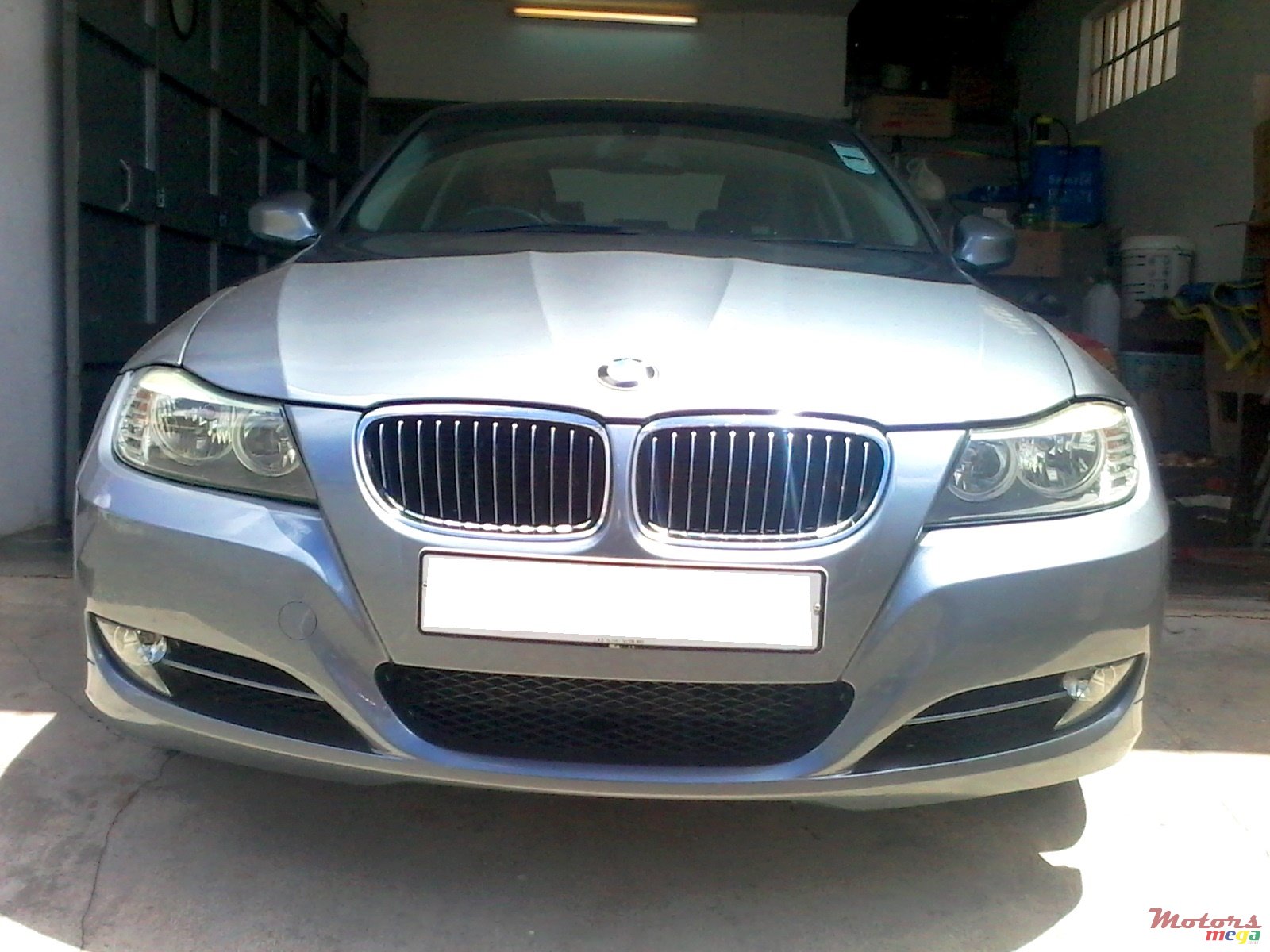 2010' BMW 320 photo #1